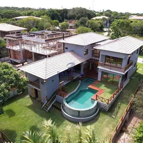 Casa duplex de alto padrão em Praia do Forte — 5 suítes, condomínio fechado — foto 1
