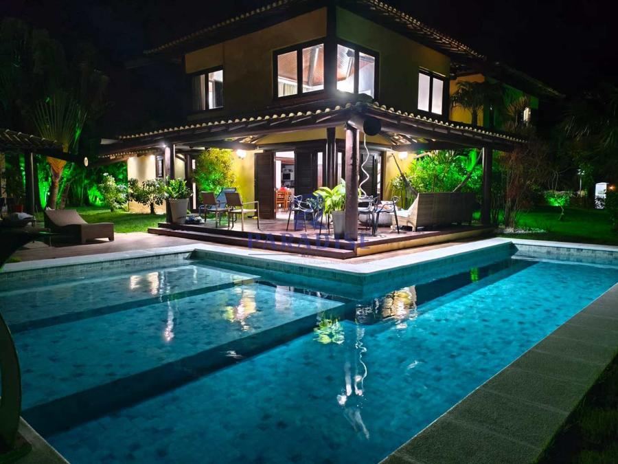 Casa duplex em condomínio fechado em Imbassaí — acesso exclusivo à praia, 5 suítes — foto 1