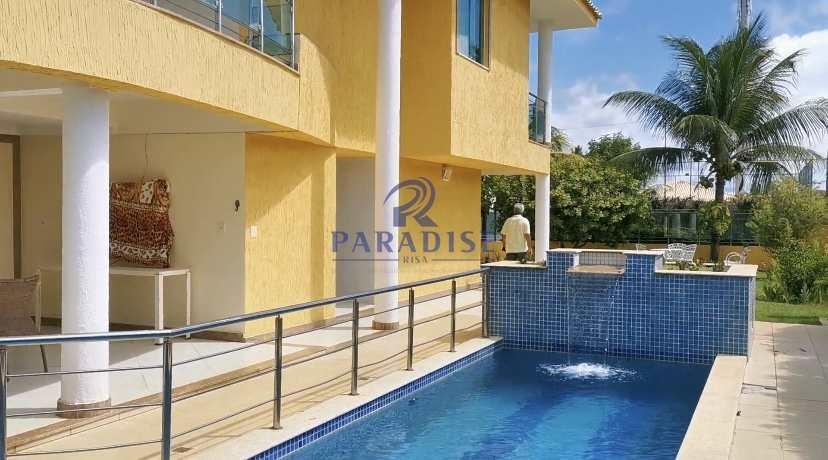 Casa duplex em Guarajuba, condomínio fechado — 5 suítes e lazer completo — foto 1