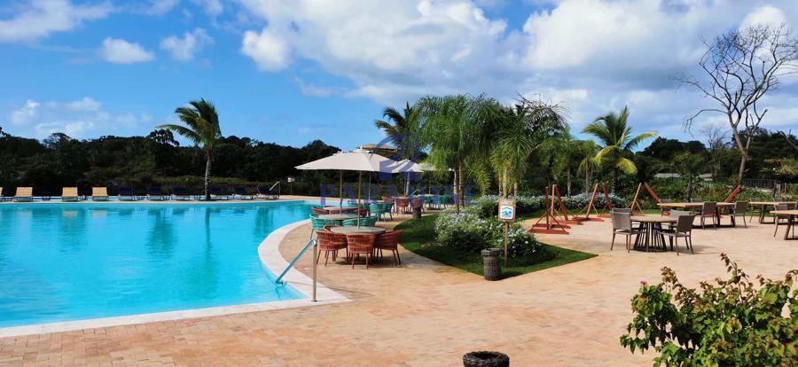 Lote em condomínio na Praia do Forte, 600 m² — clube completo — foto 1