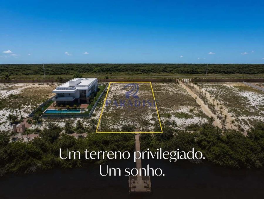 Terreno em condomínio de alto padrão em Guarajuba — 945 m², fundo para lagoa — foto 1